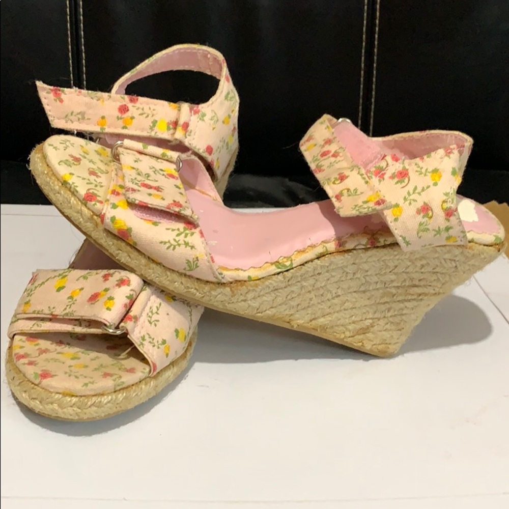 Xhilaration sandals